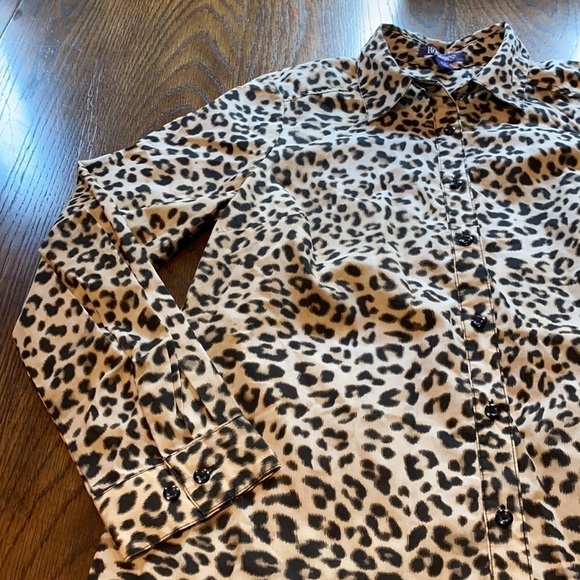 5/$25 Roamans animal print button down size 12W - Picture 3 of 9
